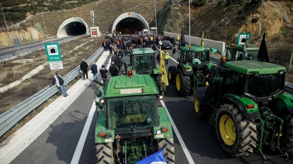 Λήγει σήμερα το «τελεσίγραφο» των αγροτών – Ετοιμάζουν τα τρακτέρ για την Αθήνα